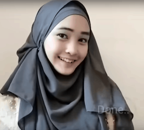 how to wear satin hijab? Check this satin hijab style tutorial