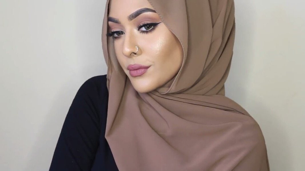 Extremely easy & elegant chiffon hijab tutorial