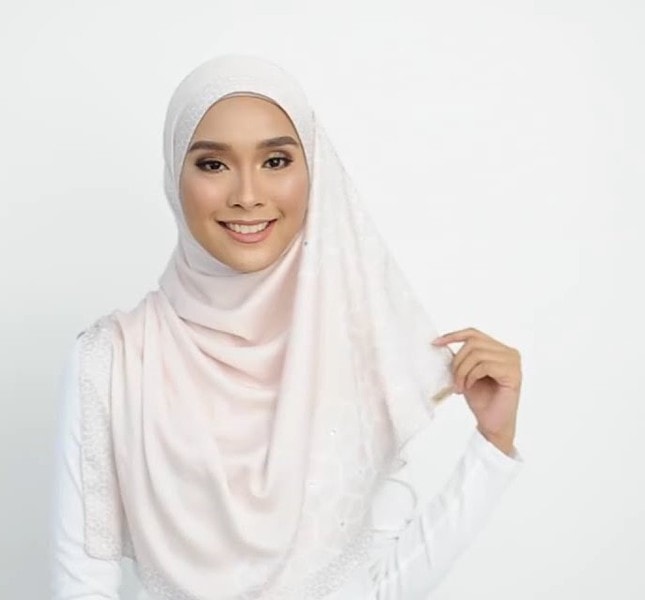 Beautiful And Elegant Malaysia Hijab Tutorial