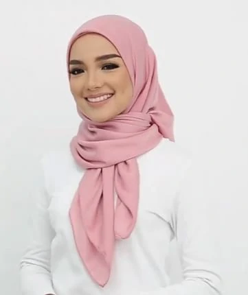 لفة حجاب تركية من لفات الطرح الجديدة والمميزة