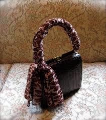 Give Your Plain Bag the Colors of Your Outfit