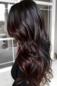 موضة ألوان صبغات الشعر - صبغة شعر اسود وخصل احمر