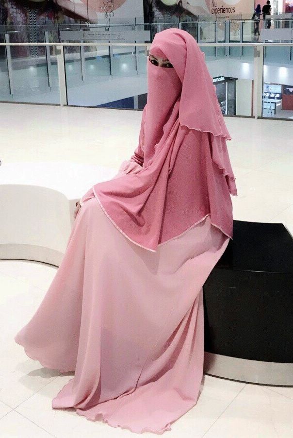  ملابس منقبات باللون البينك